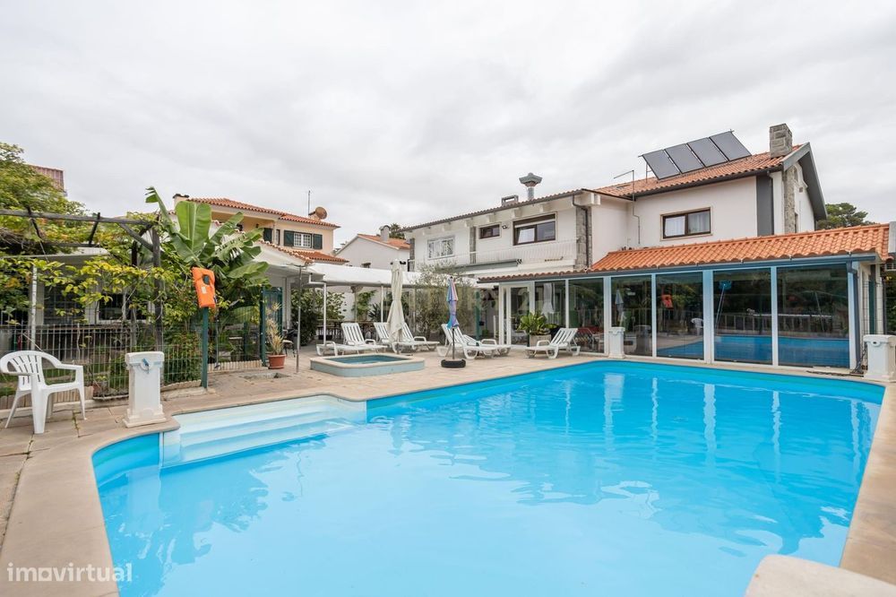 Fantástica Moradia Versátil com Piscina e Jardim, junto a serra da Arr