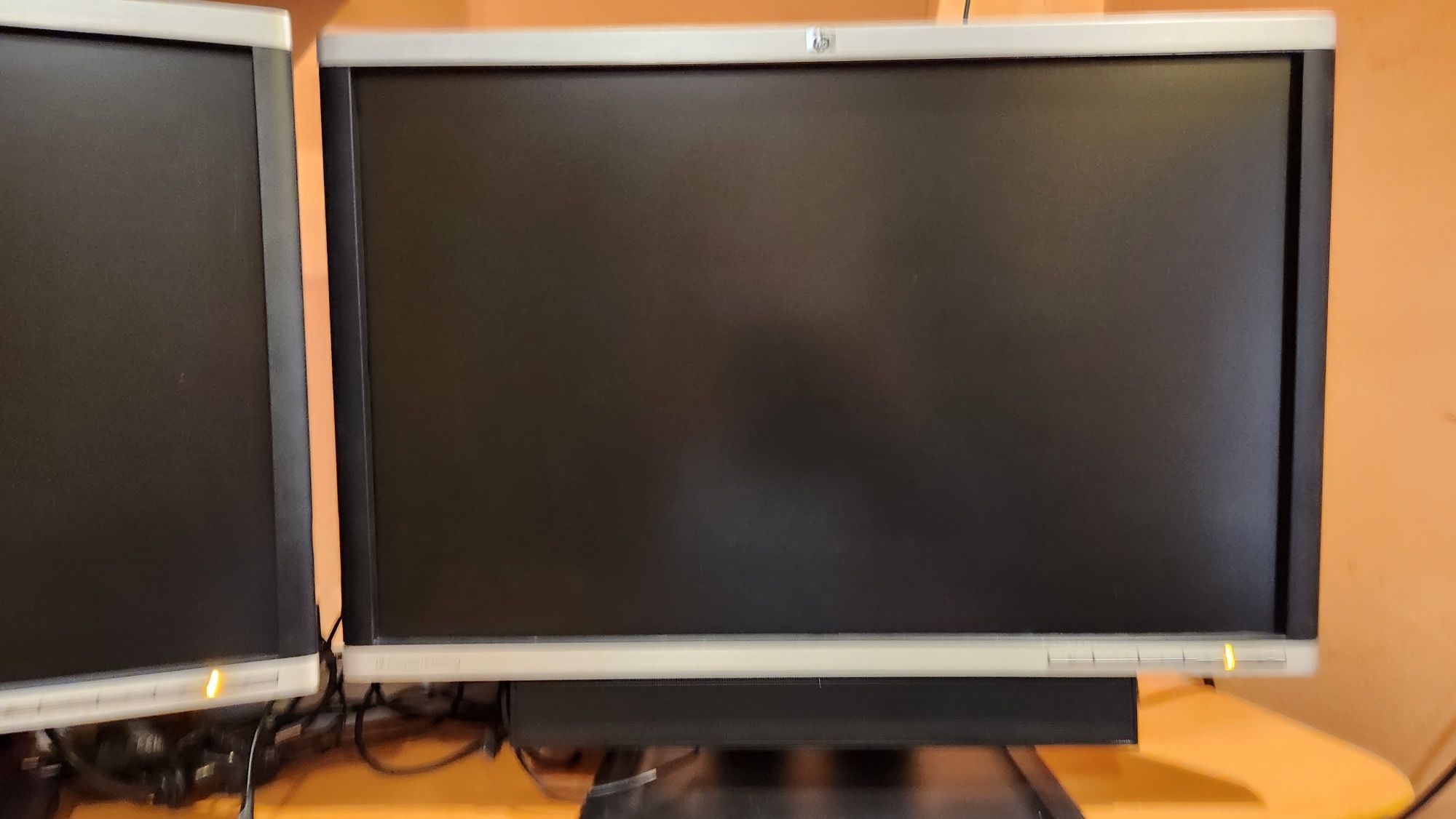 Monitor hp 22cale.