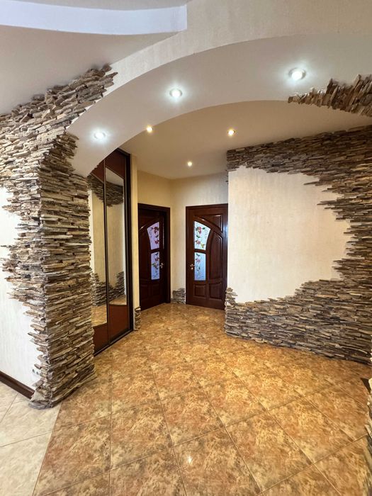 Продаж 3 кімнатної квартири Центр