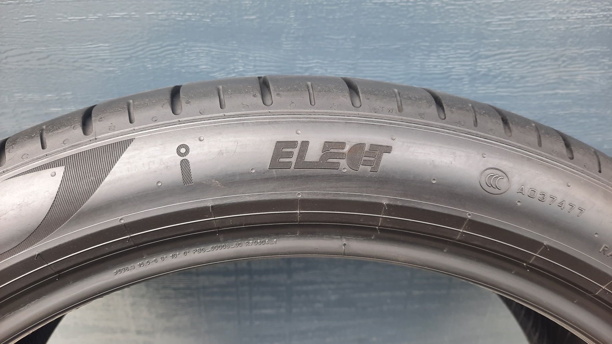 Pirelli 255/40 R21 P Zero Elect