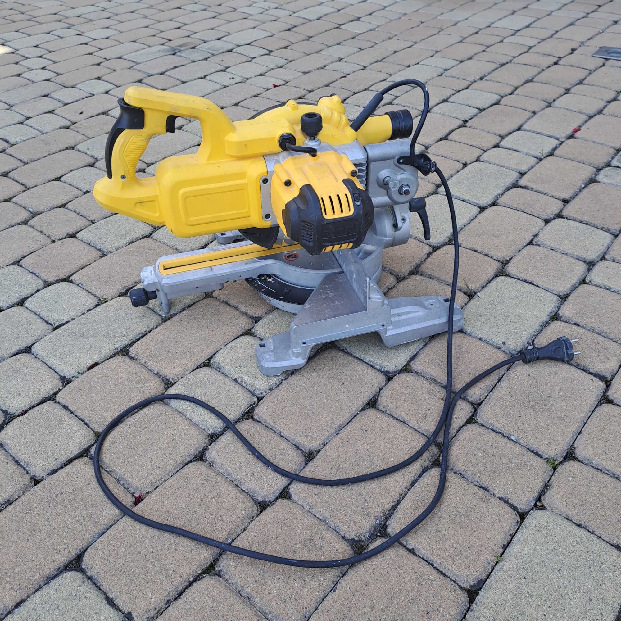 DeWalt Piła Ukośnica