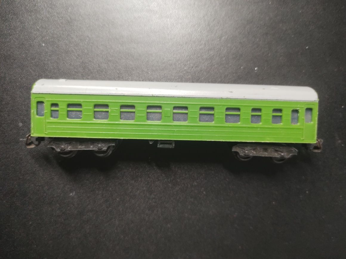 Wagon osobowy 4-osiowy TT 1:120 kolejka