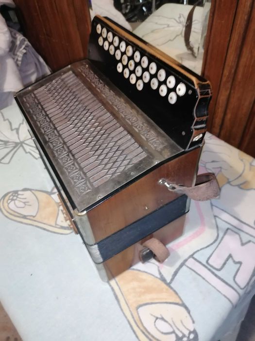 Concertina antiga da Suíça bom estado