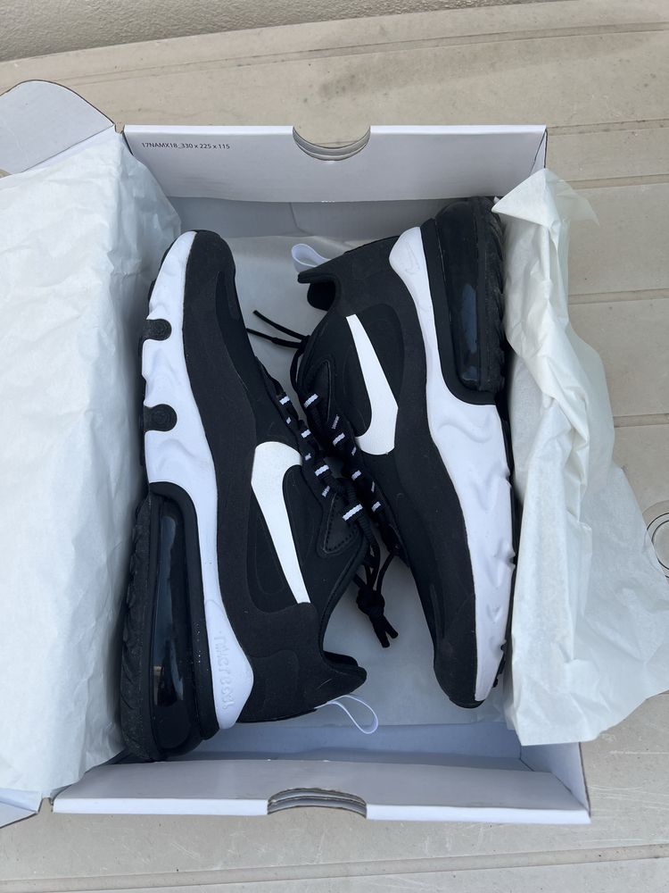 Nike 270 React.