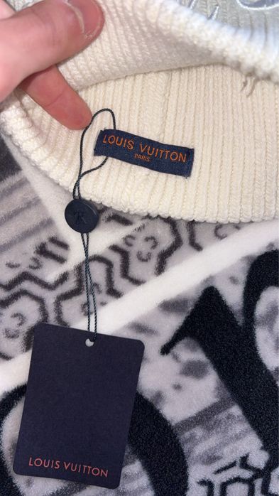 Biala czapka Louis Vuitton