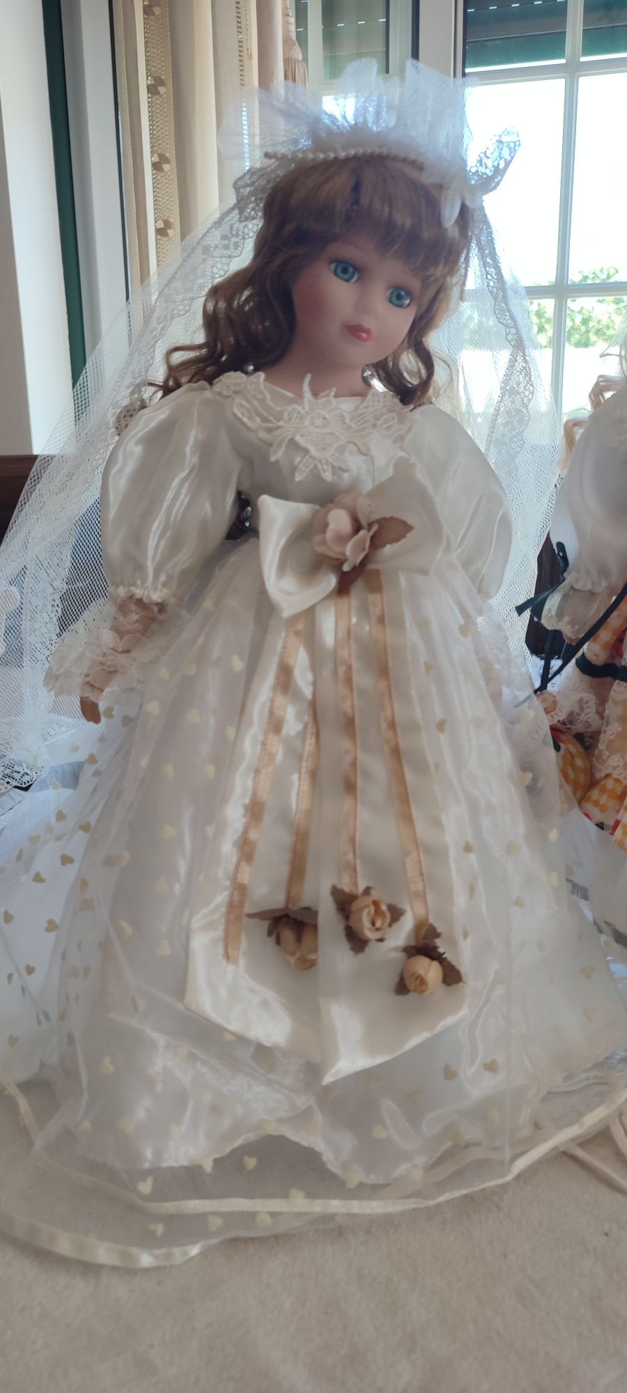 Noiva já foi vendida. Bonecas porcelana antigas mas novas.