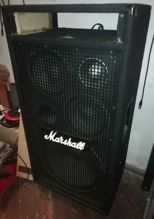 , мощная колонка для клавишных или бас гитары.