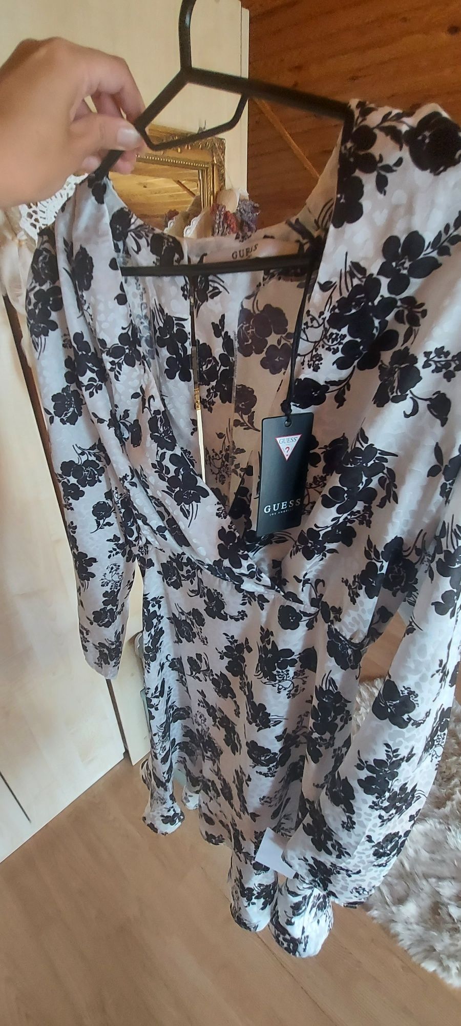 Nowa sukienka guess xs s falbanki mini