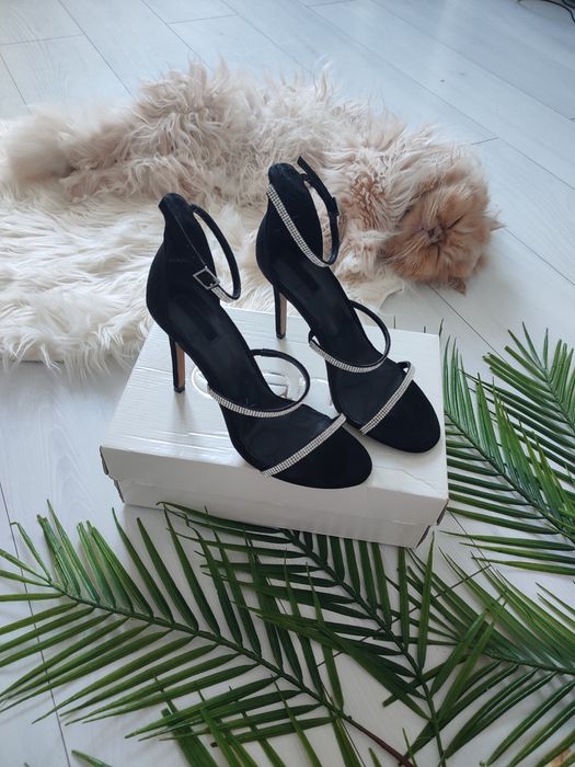 Czarne szpilki zapinane sandałki na szpilce rozmiar 39