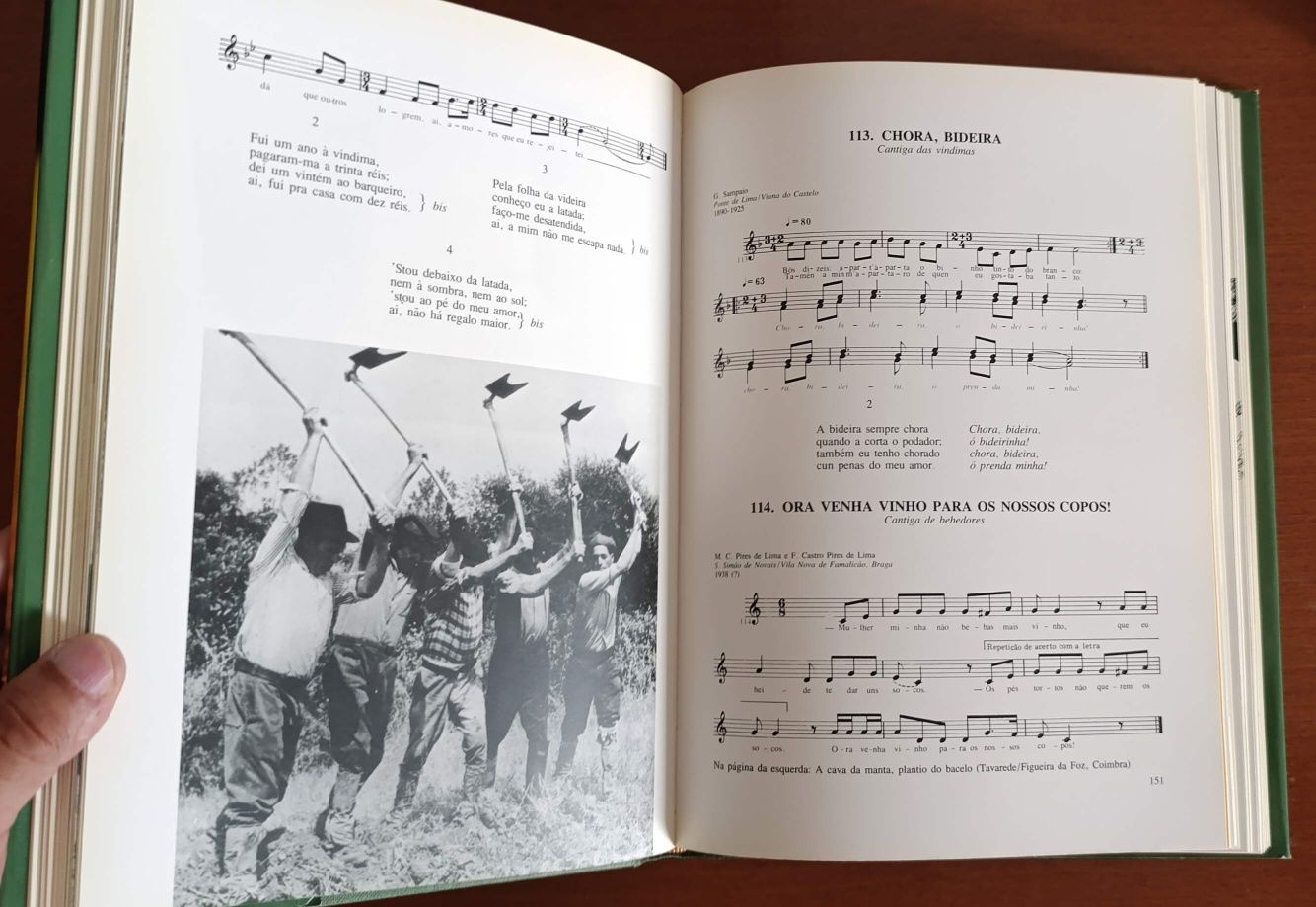Cancioneiro Popular Português - Michel Giacometti 
Capa dura