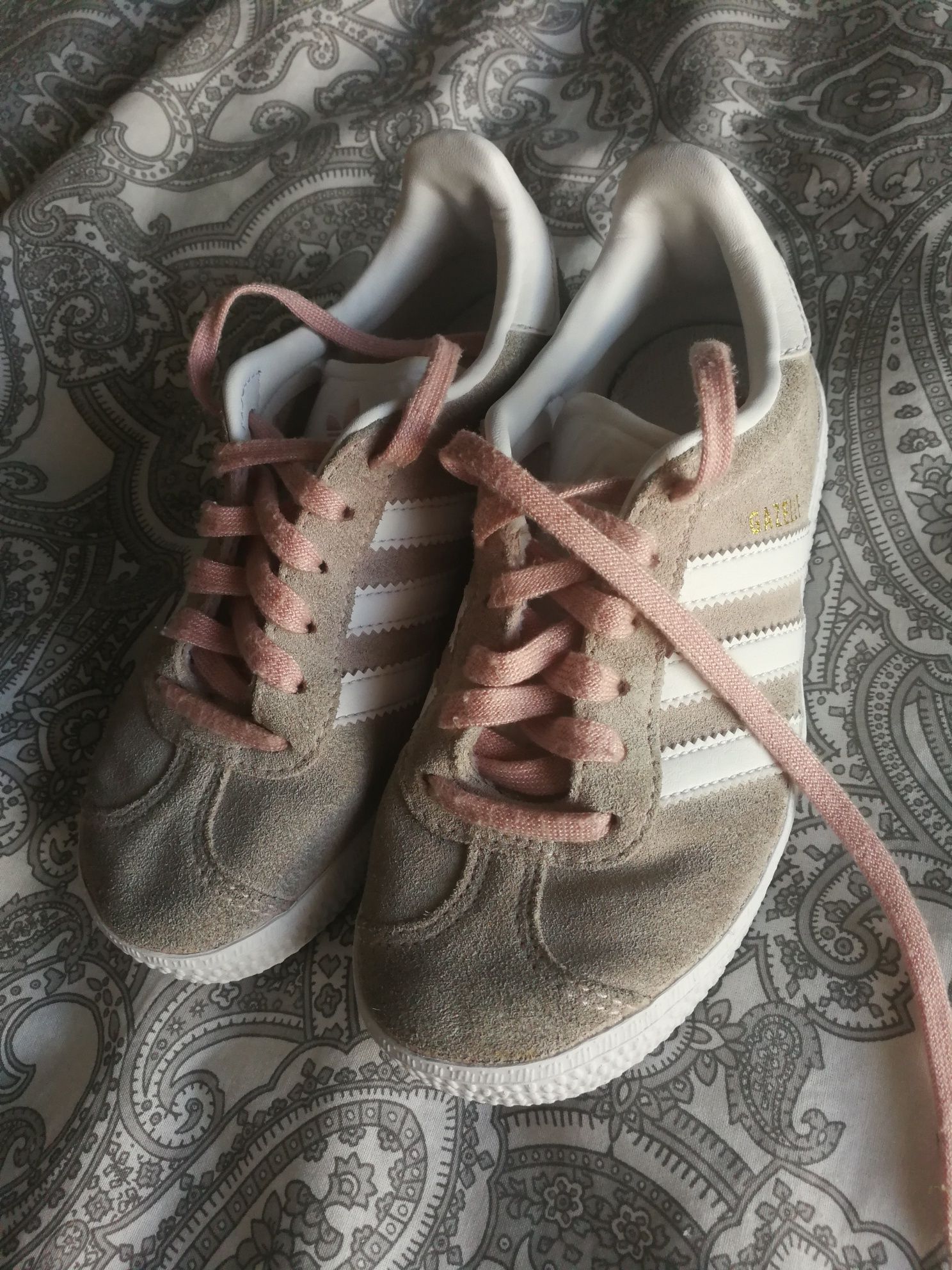 Ténis Gazelle Adidas n30