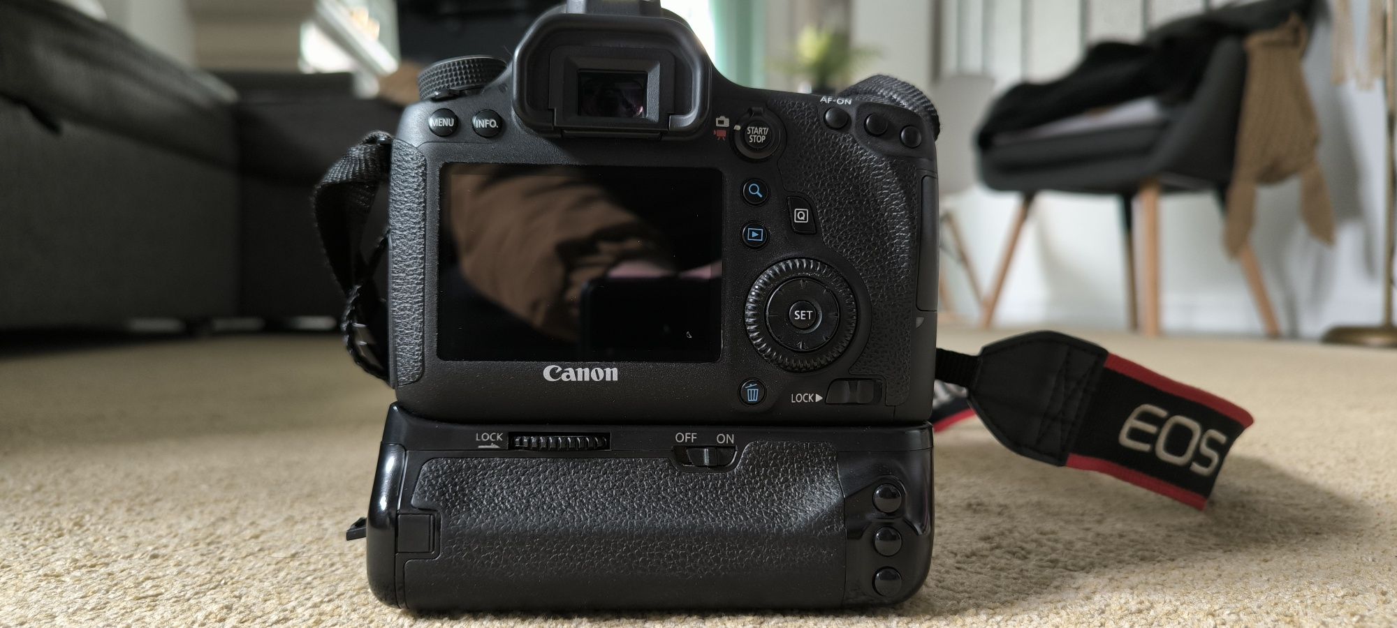 Canon 6D + Grip + 4 baterias e carregador original