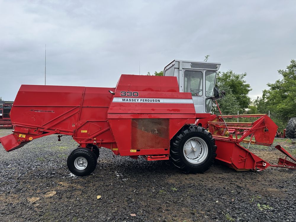 Комбайн зернозбиральний Massey Ferguson 330