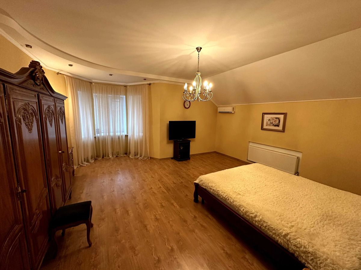 Продам добротний будинок 320 м2 на Соколівці.