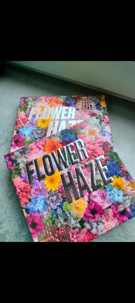 Nowa paleta cieni Flower Haze Makeup Obsession brokat błysk mat