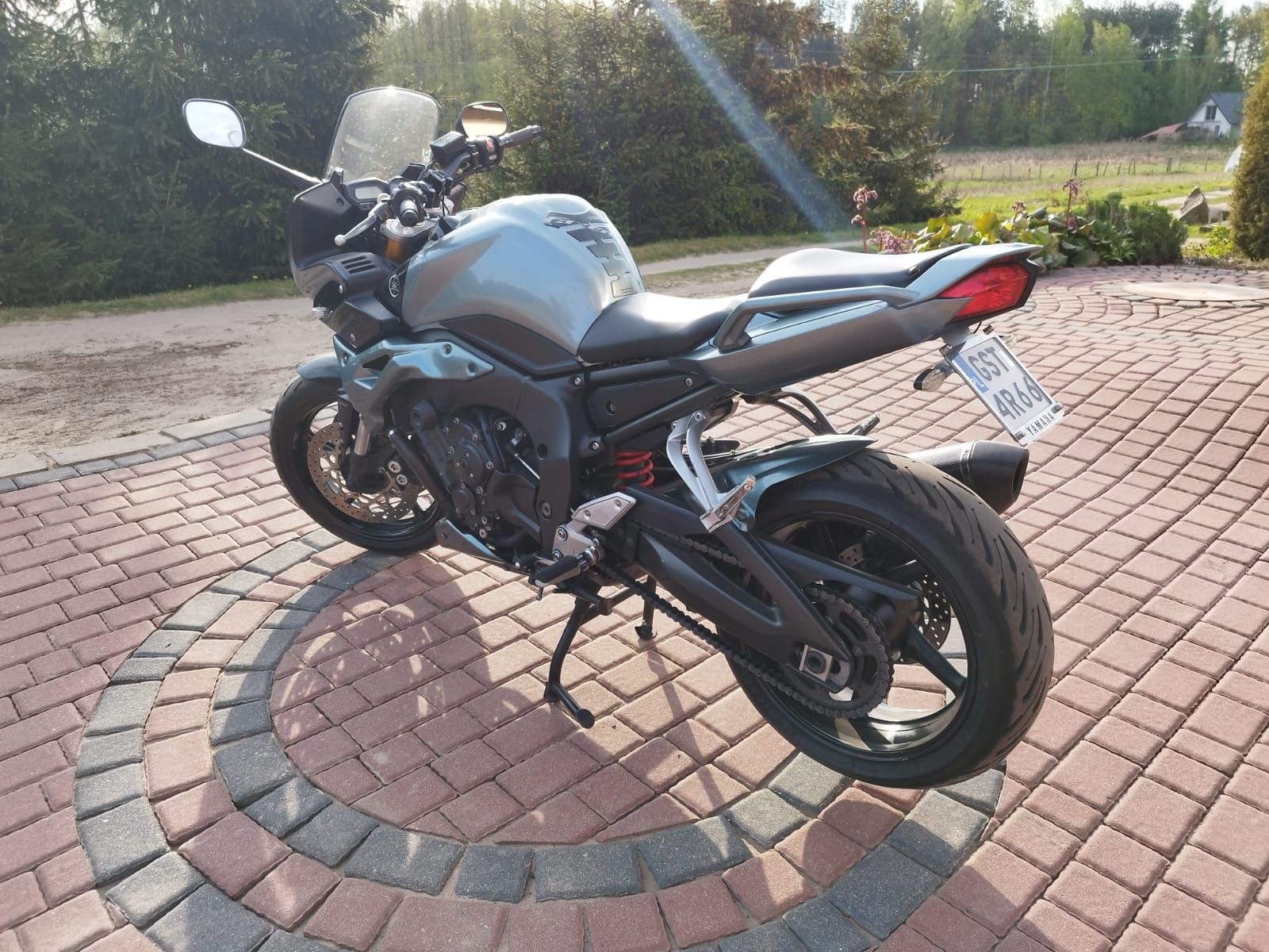 Motocykl Yamaha Fz1