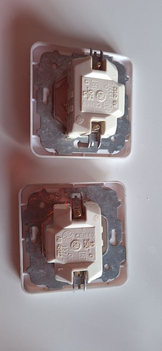 Interrutores cor cru bege claro otimo estado