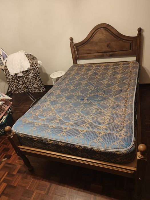 Cama solteiro e colchão