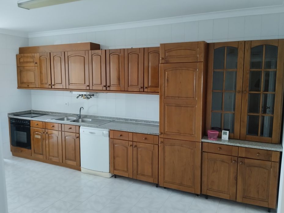 Vendo mobília de cozinha em madeira, preço 600€