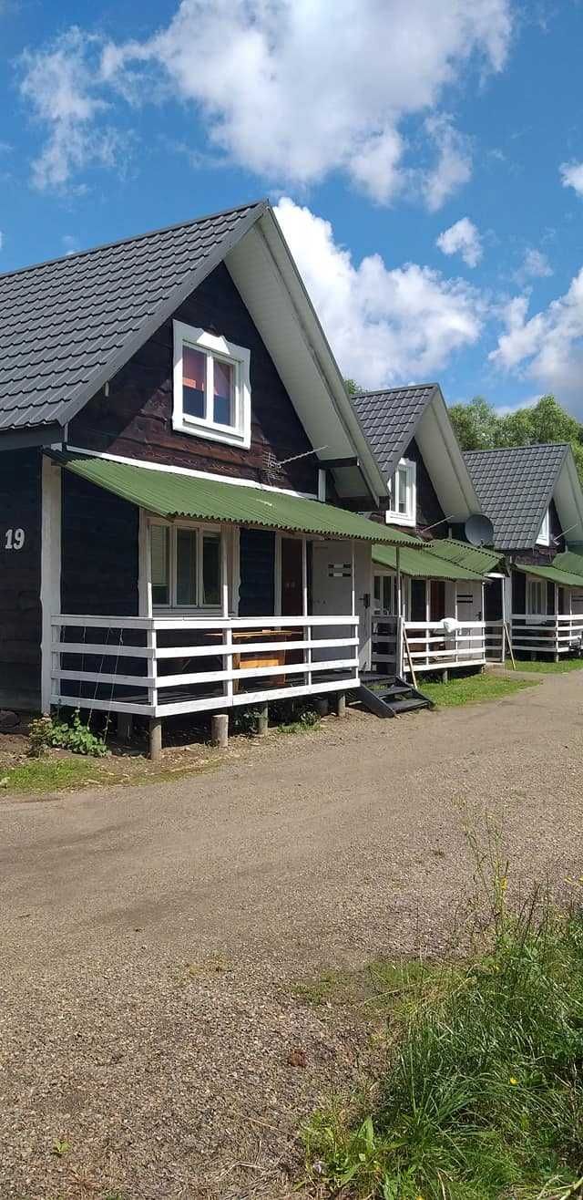Domki letniskowe nad brzegiem rzeki Hoczewka, Mchawa -  Bieszczady