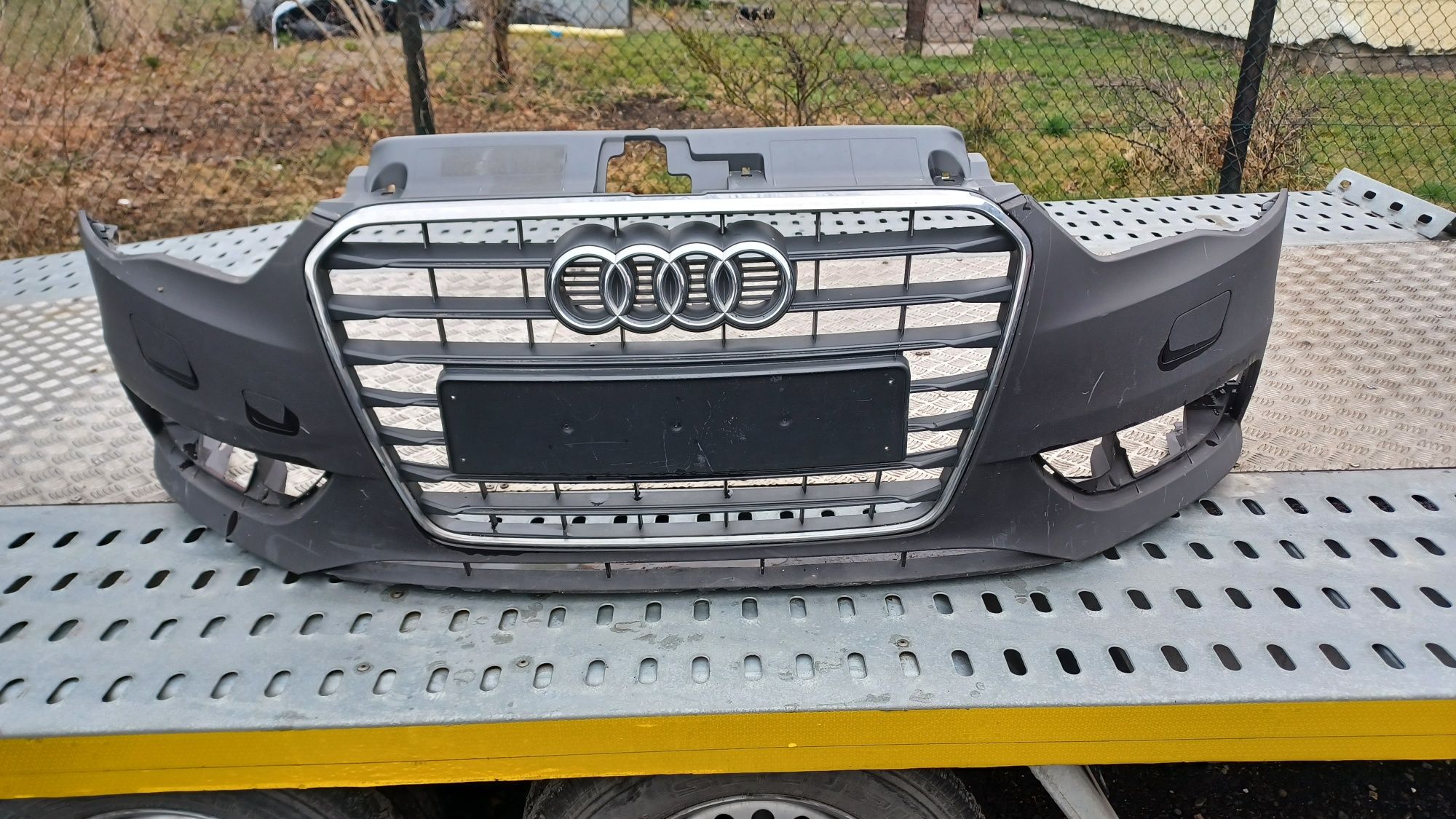 Zderzak Audi A3 8V3 .oryginalny pod lakier