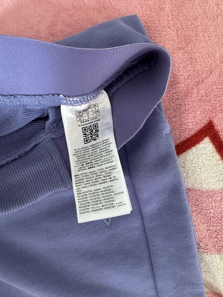 Продам костюм  Guess