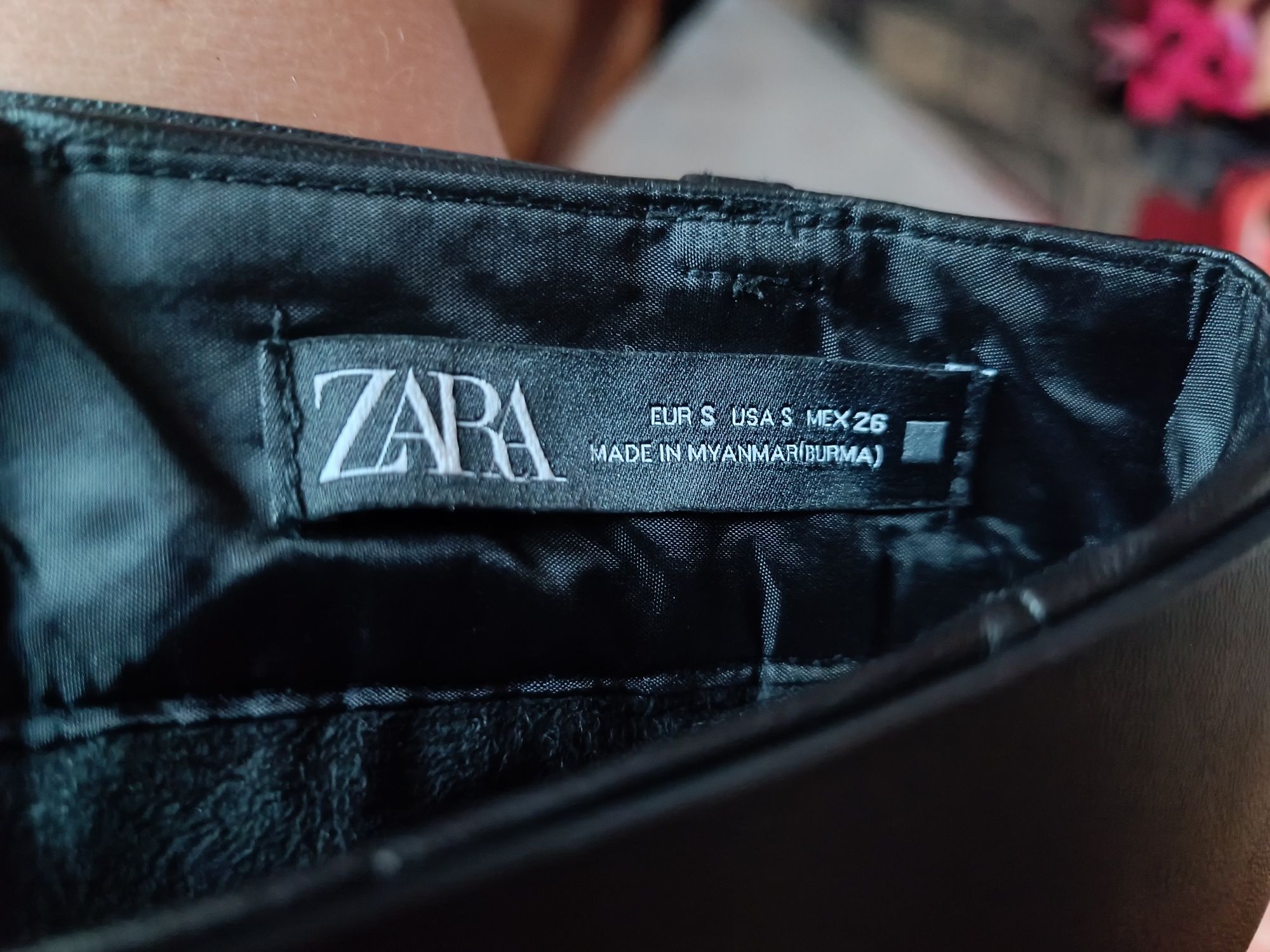 Krótka spódniczka Zara