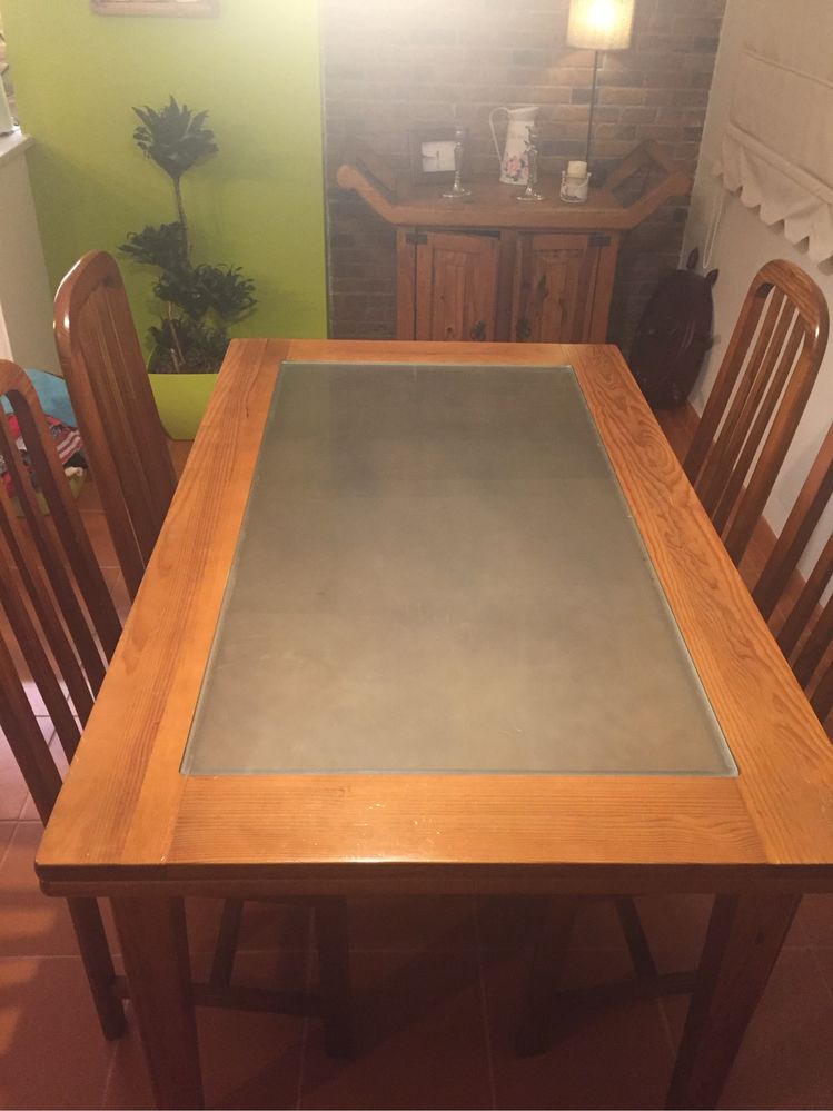 Mesa extensivel + 4 cadeiras