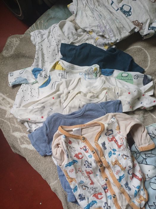 Продам детские вещи от 0-6 месяцев