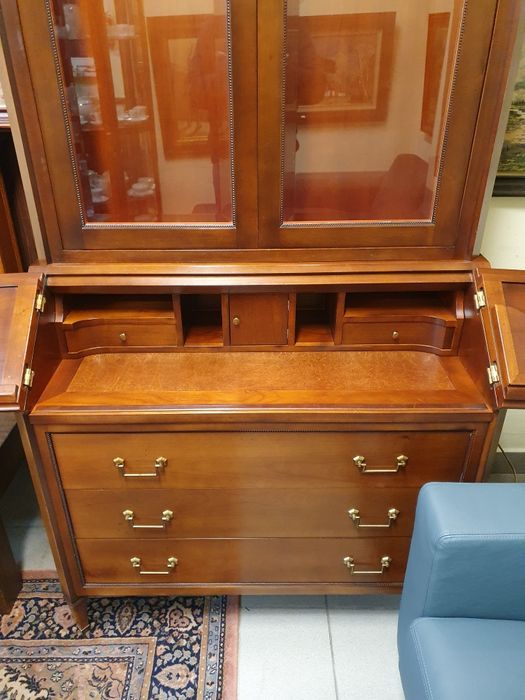 Orzechowy sekretarzyk z wysoką nadstawką