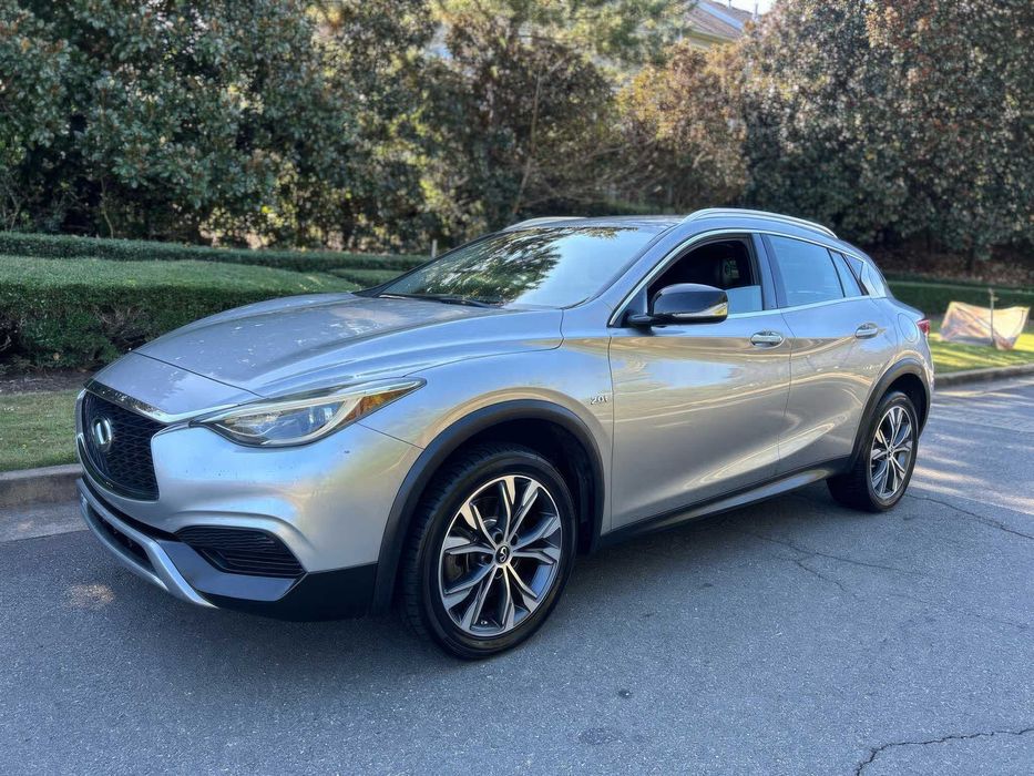 INFINITI QX30 Luxury      2017
