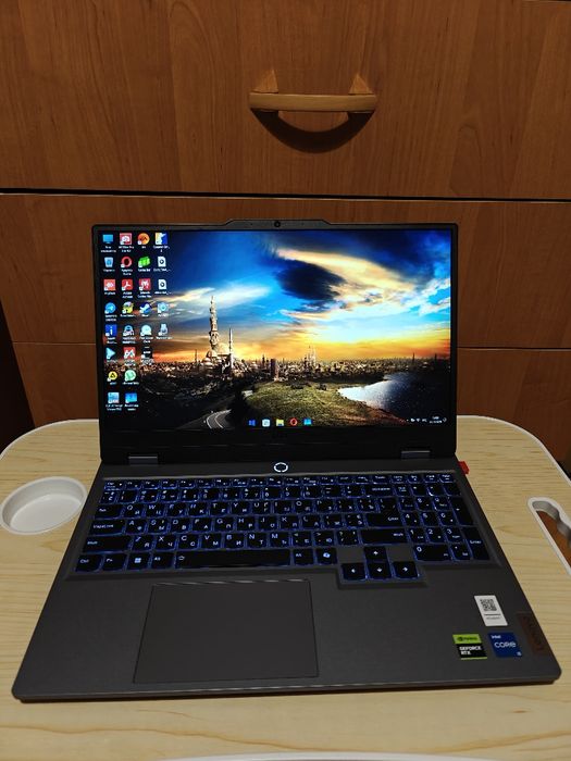 Продаю игровой ноутбук Lenovo LOQ 15IAX9