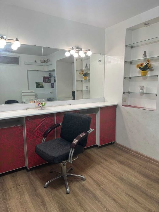 Сдам помещение в  Центре ,  метро Научная , свободного назначения