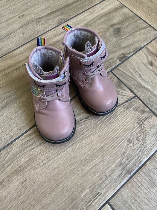 Черевички на дівчинку