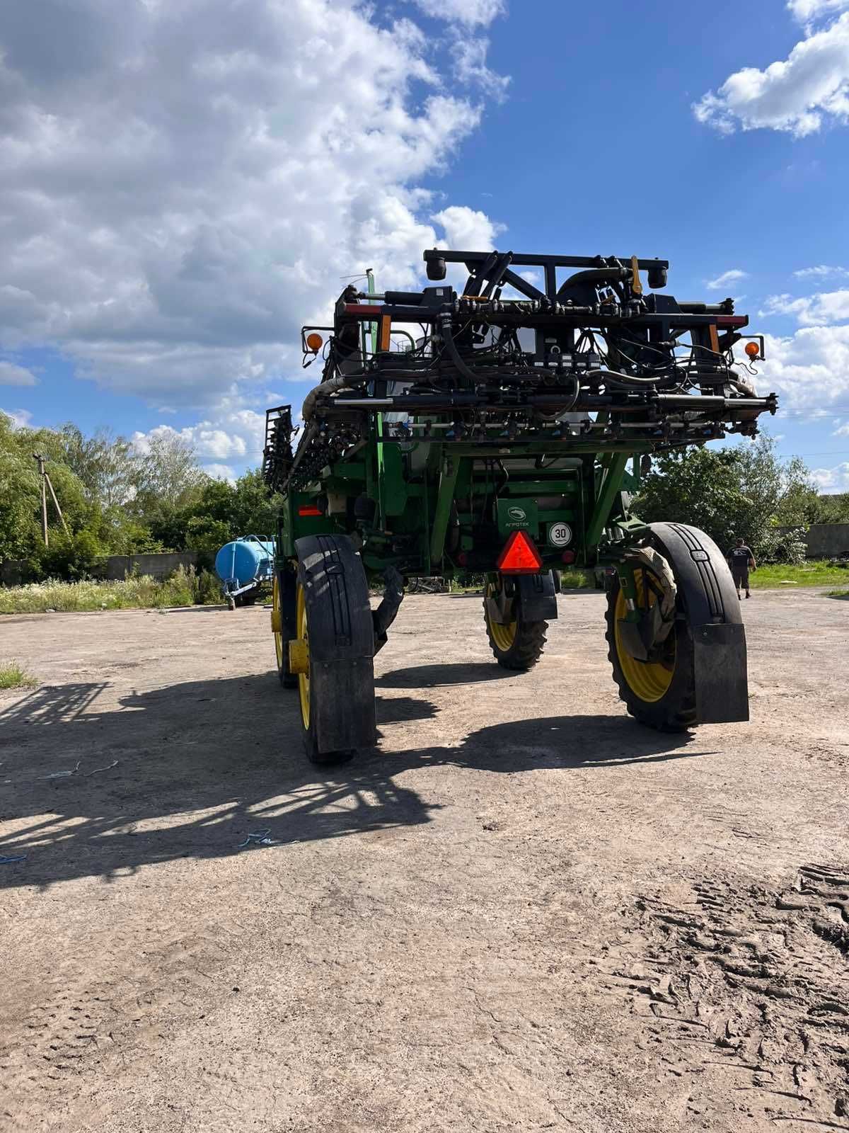 Оприскувач John Deere 4830 2010рік.
