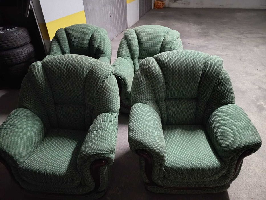 4 cadeiroes semi novos