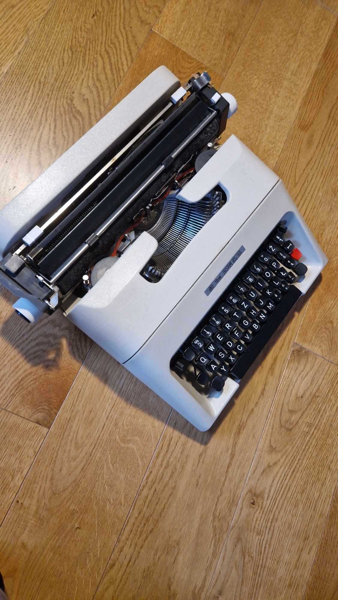 Maszyna do pisania UNIS tbm BISER 35/33+teczka