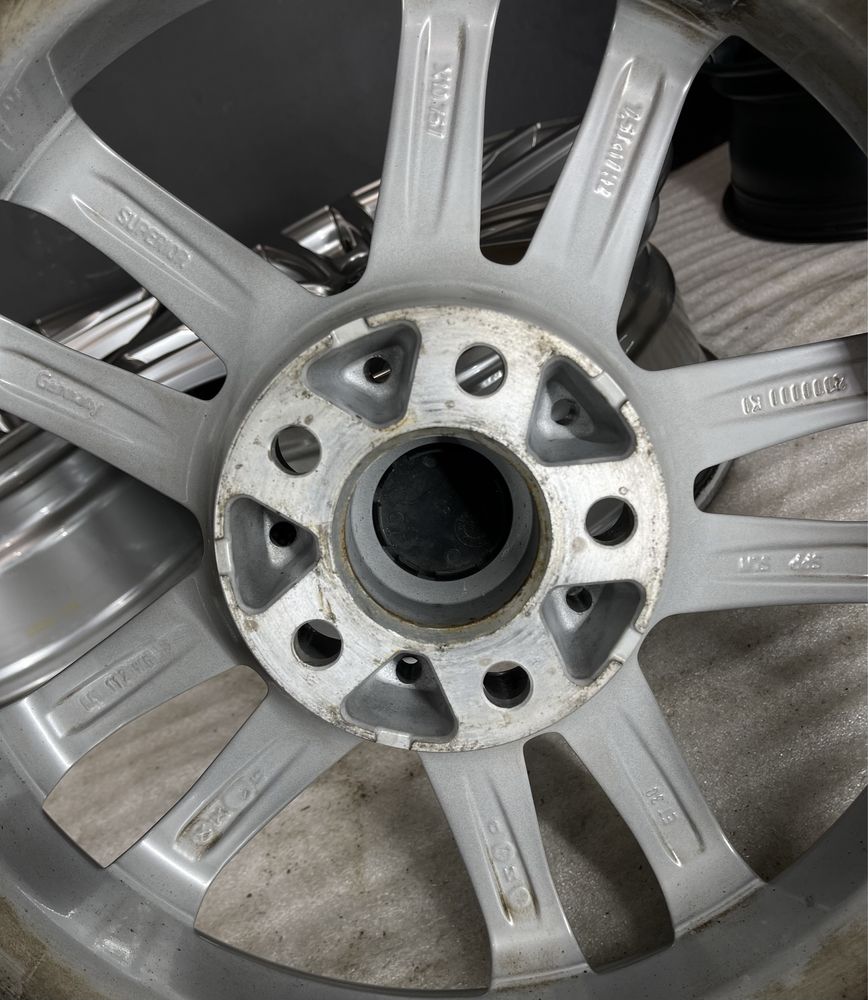 Диски R17 5x112 Et30 7.5J. Audi A4 A5 A6 A8 Q3 Q5. VW Passat Tiguan CC