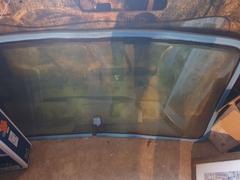 Продам  лобовое стекло Toyota Hiace (H200) Оригинал