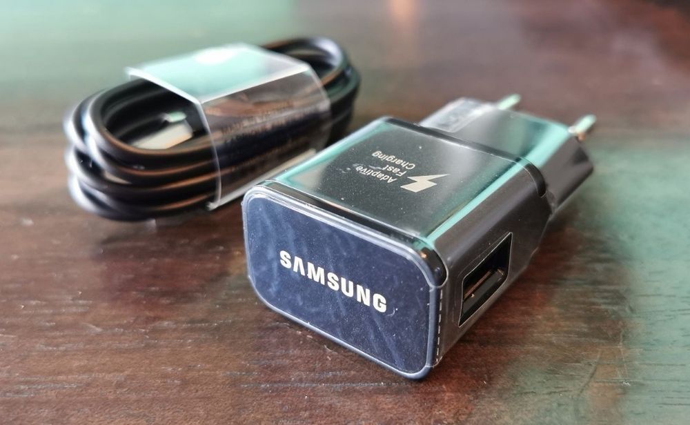 Ładowarka SAMSUNG z kablem USB A do typ C 1m Czarna
