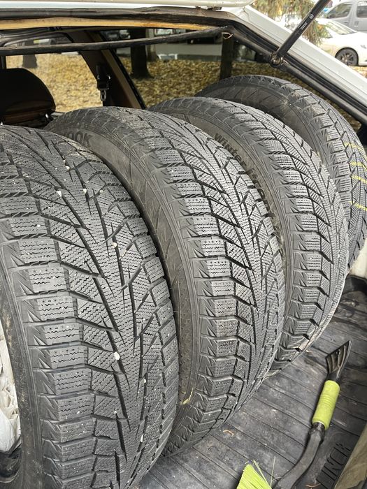 Продам зимнюю резину 215/60 R17