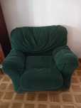 Poltrona em tecido aveludado verde