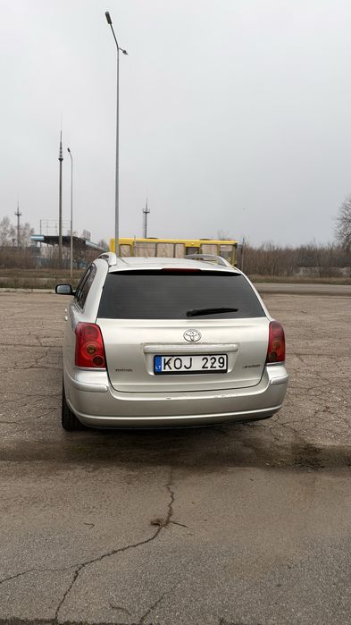 Toyota Avensis 2.0 дізель в гарному стані