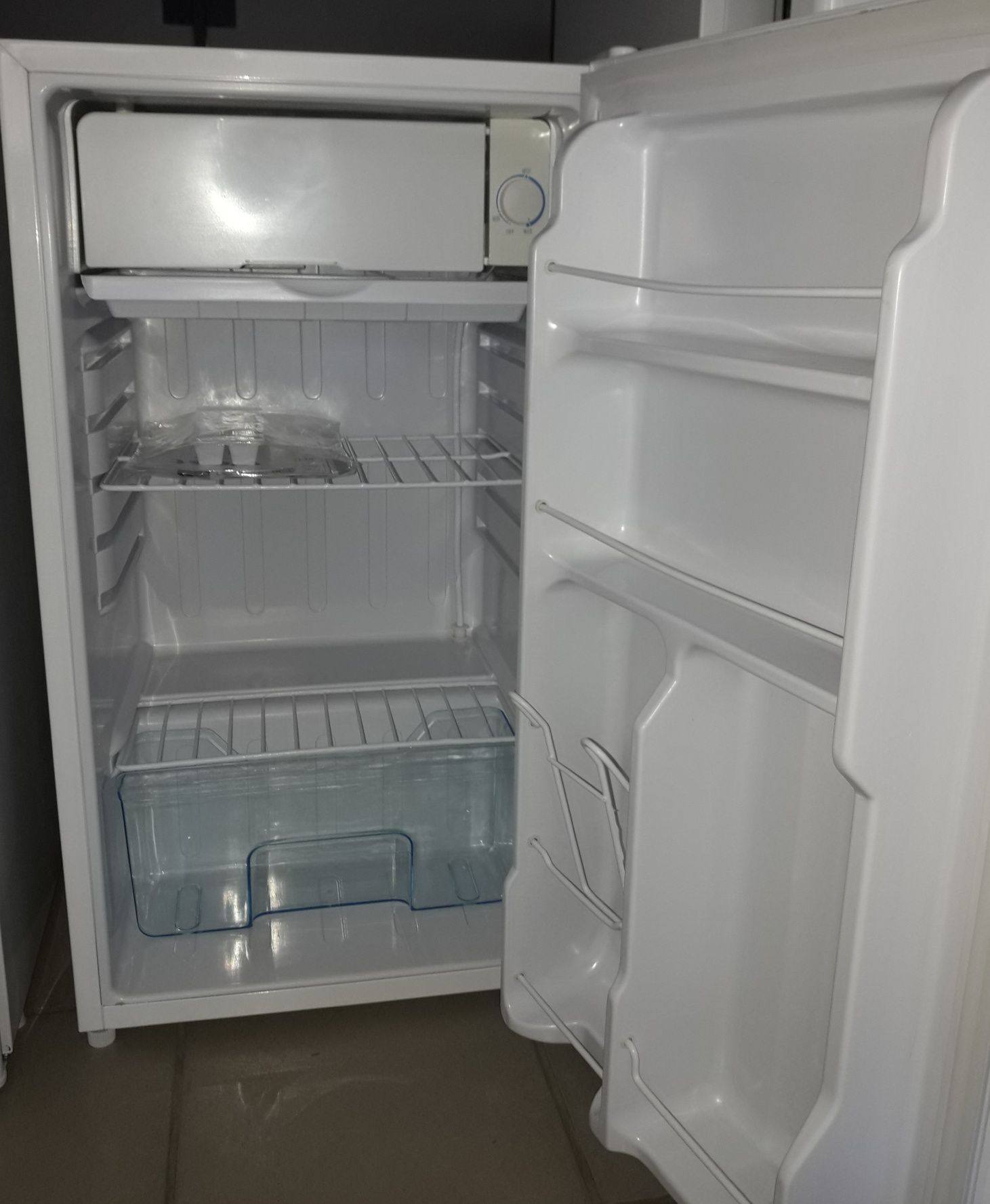 Новый холодильник 86 литров объем