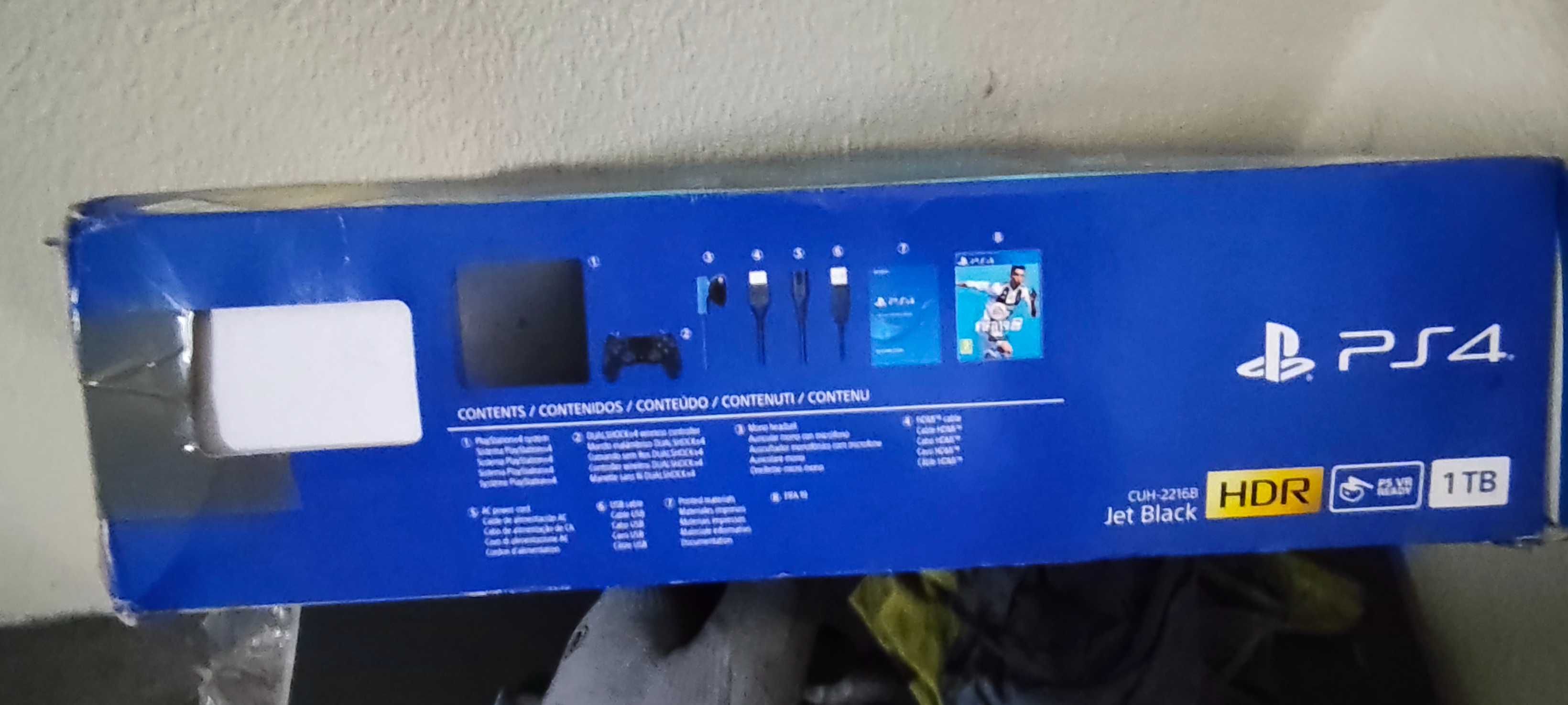 PS4 Slim 1TB + 2 Comandos