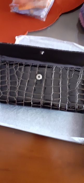 Carteira nova  mulher