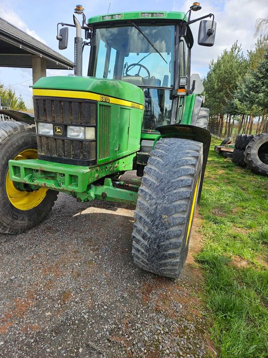 Ciągnik John Deere 6810