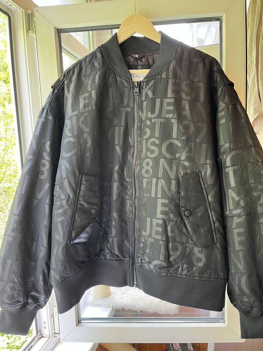 Продам НОВЫЙ бомбер Calvin Klein оригинал!новый!