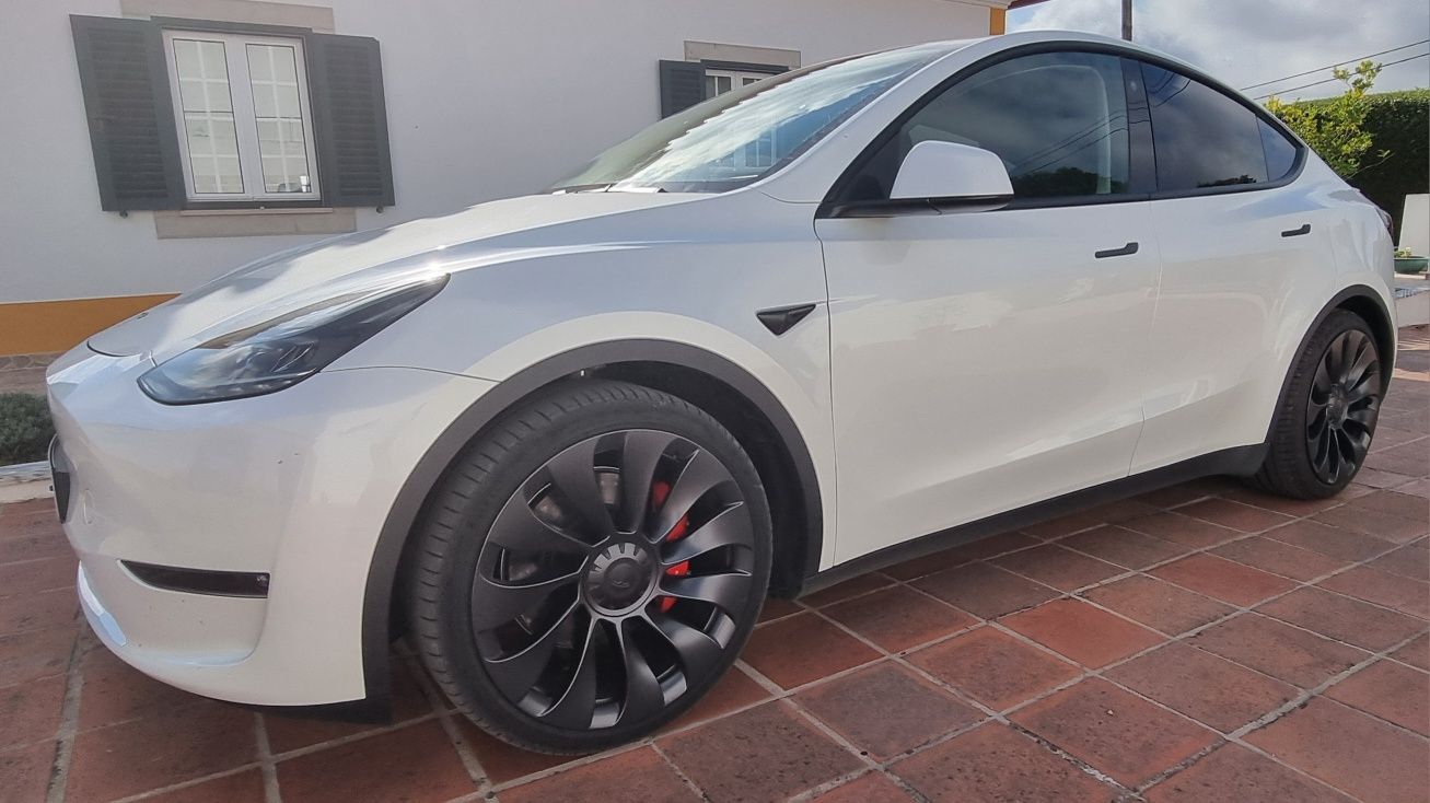 Tesla model Y performance