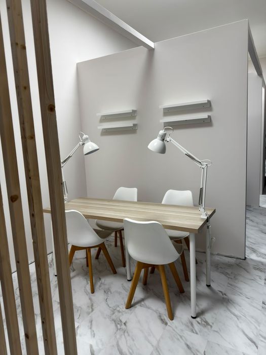 Aluga-se mesa para manicure